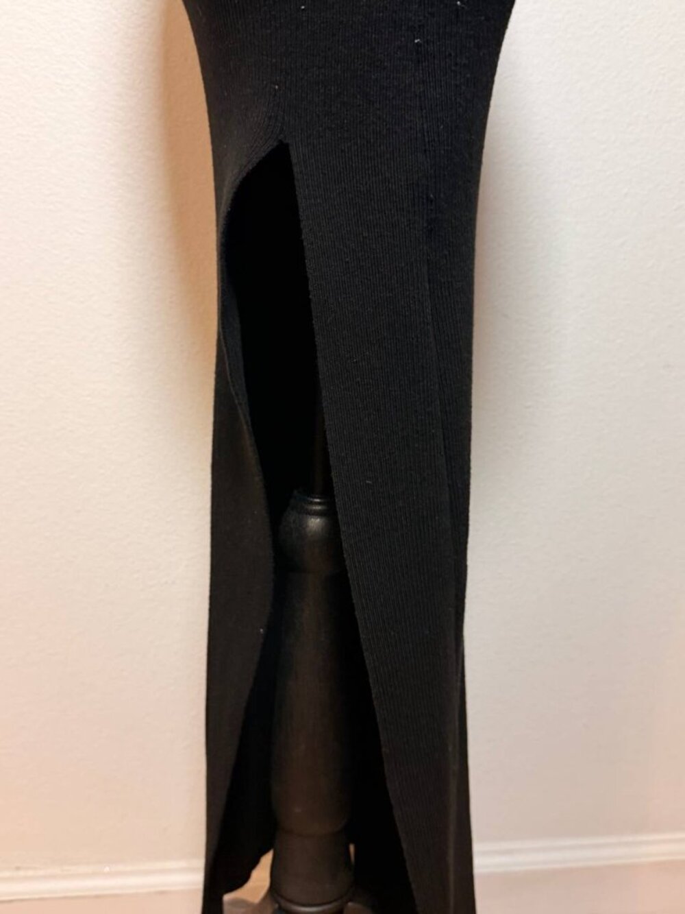 Nasty Gal Collection Black Ribbed Knit Maxi Dress V-Neck Side Slit Sz 2 - Picture 5 of 9